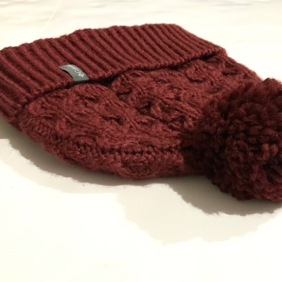 COLUMBIA Burgundy Red wool beanie, excellent - Picture 3 of 8